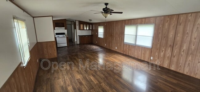 Foto del edificio - 1100 Thornwood Dr SW