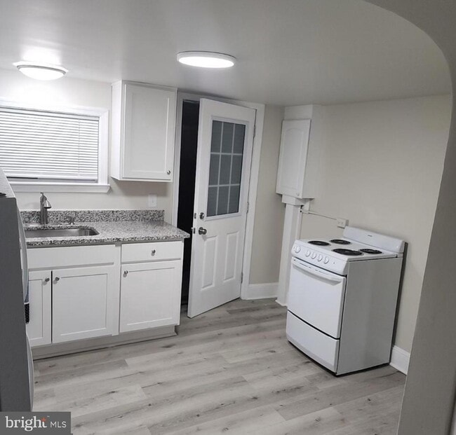 Building Photo - 480 W South St