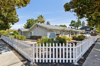 Building Photo - 1061 Alma St