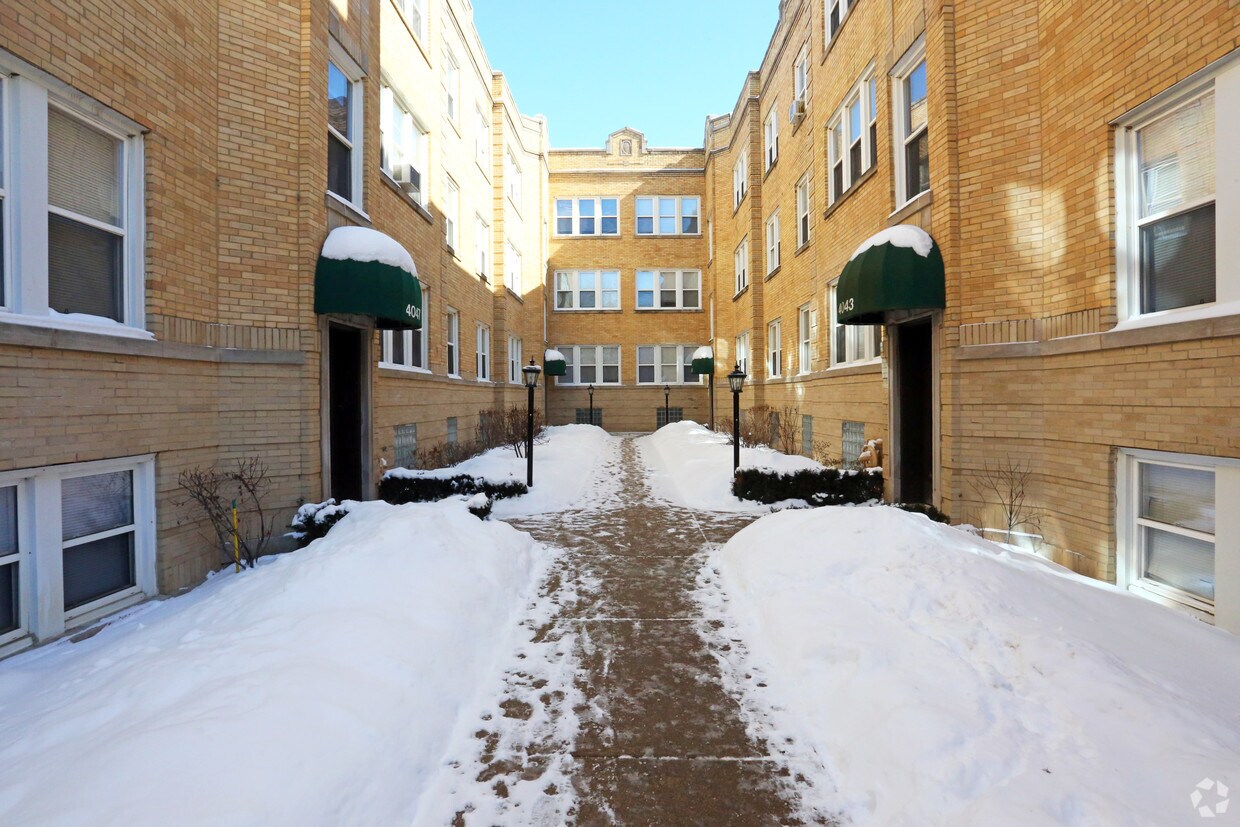 Building Photo - 4043-4047 N Mozart St