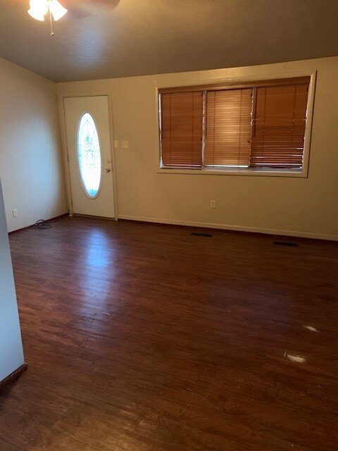Living Room - 3108 Oakdale Ave