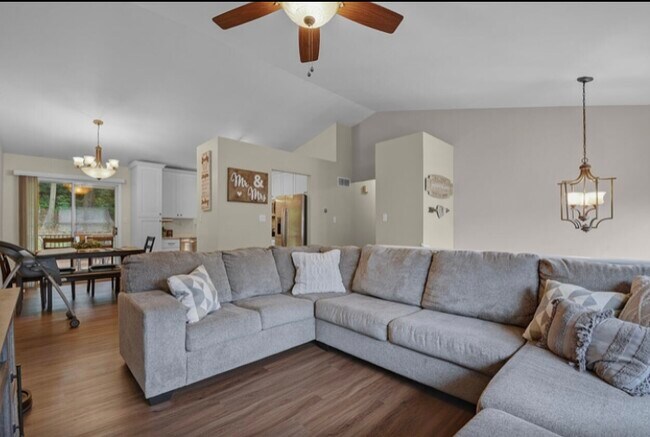 Foto del edificio - 1249 Fenton Ridge Dr