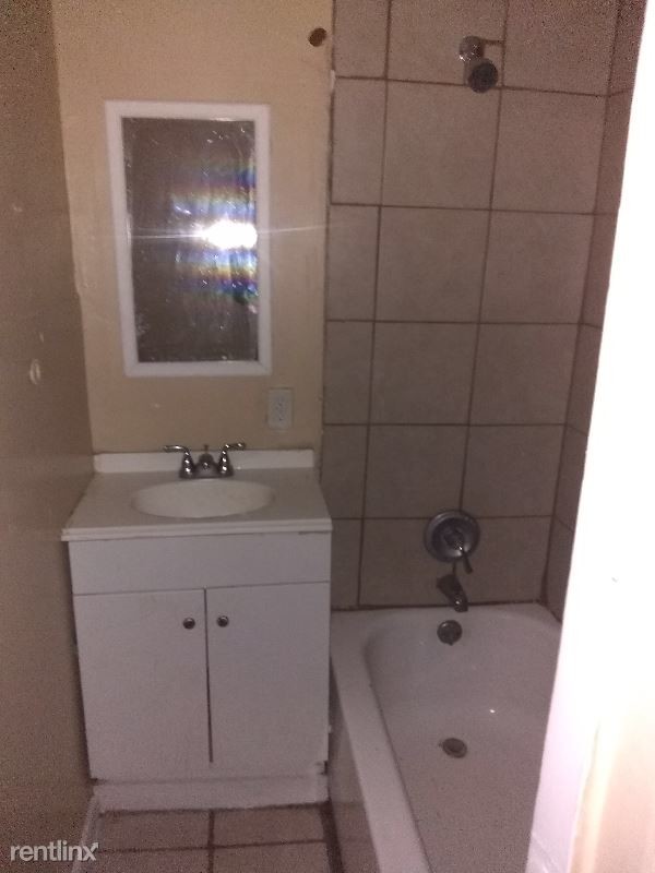 Building Photo - 4 br, 1 bath House - 105 commonwealth
