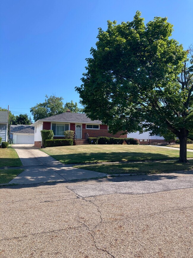 Building Photo - 45 Meadowgate Blvd