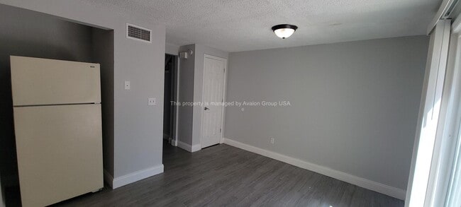 Building Photo - 2648 Sunrise Village Dr