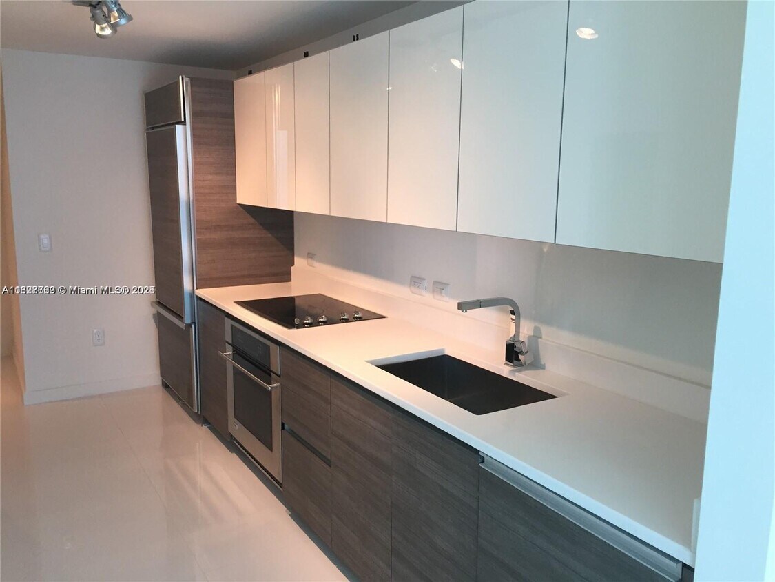 Foto principal - 1100S S Miami Ave