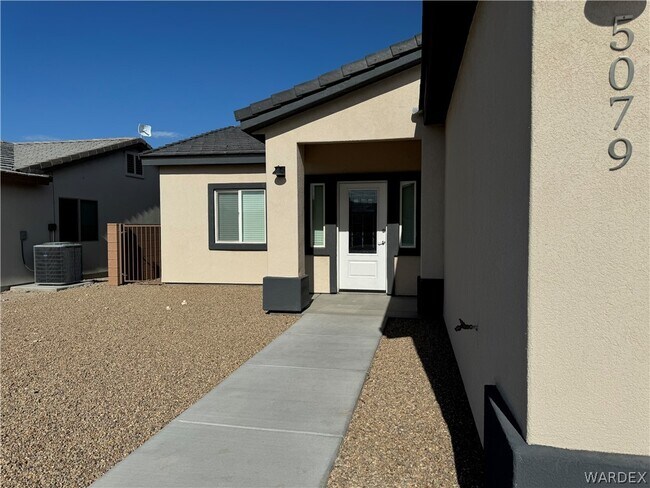 Building Photo - 5079 S Jacaranda Pl