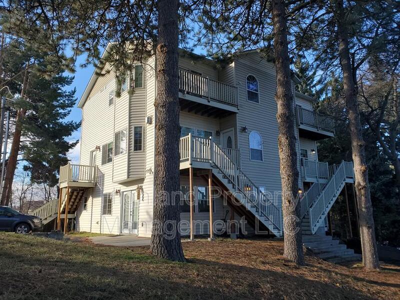 Foto principal - 1245 NE Williams St