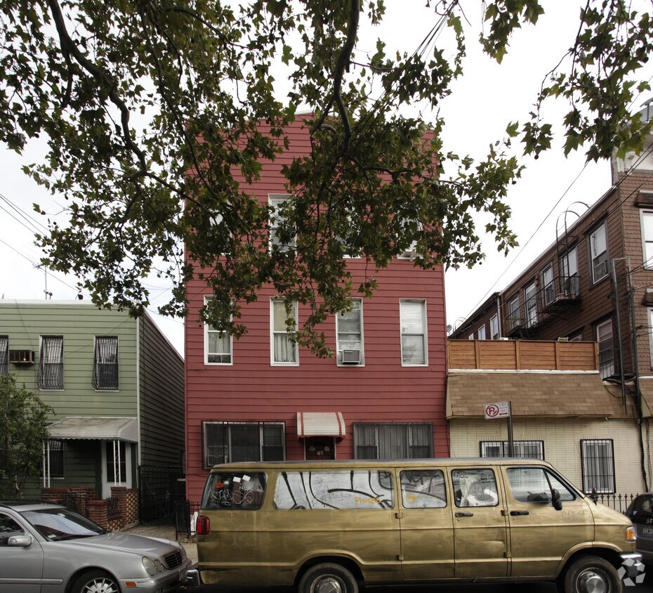 Foto del edificio - 187 Skillman Ave