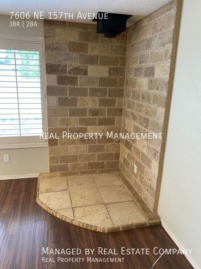 Building Photo - Ranch Style Home with convenient front off...