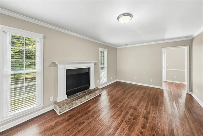 Building Photo - 4352 Lakeside Hills Way NE