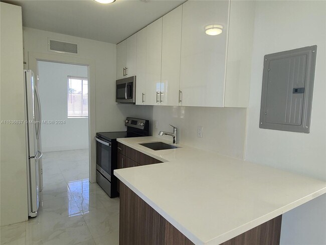 Foto del edificio - 1646 NW 1st Pl