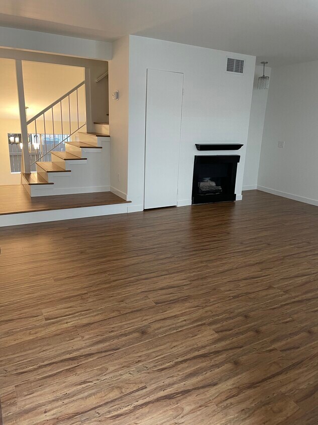 5461 Newcastle Ave, Encino, CA 91316 Townhouse for Rent in Encino, CA