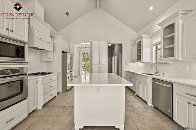 Foto del edificio - 8564 Grand View Dr