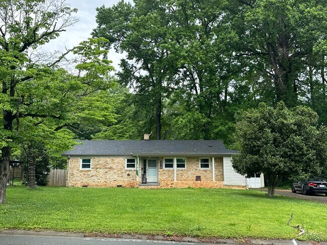 Foto del edificio - 3319 Sudbury Rd