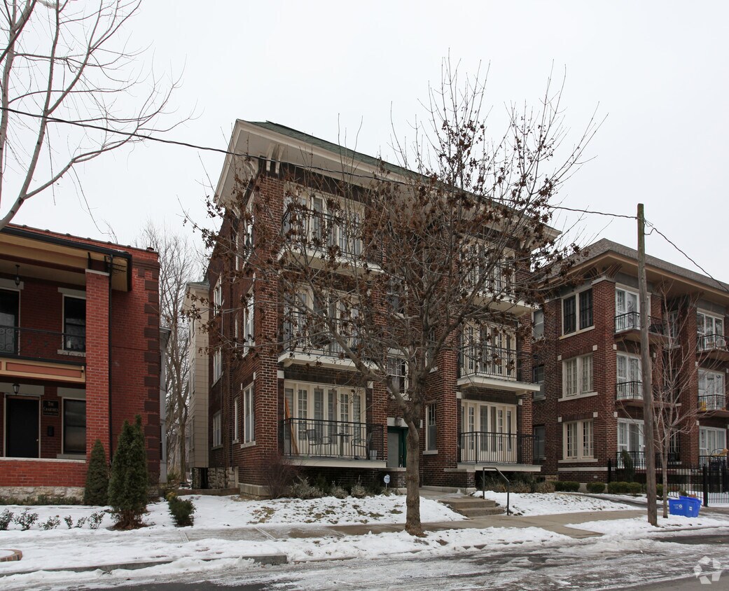 Primary Photo - 3533-3535 Wyandotte St