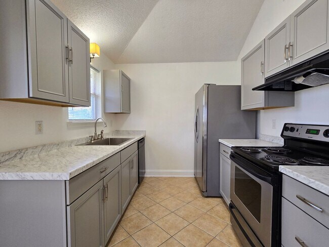 Foto del edificio - COMING SOON!