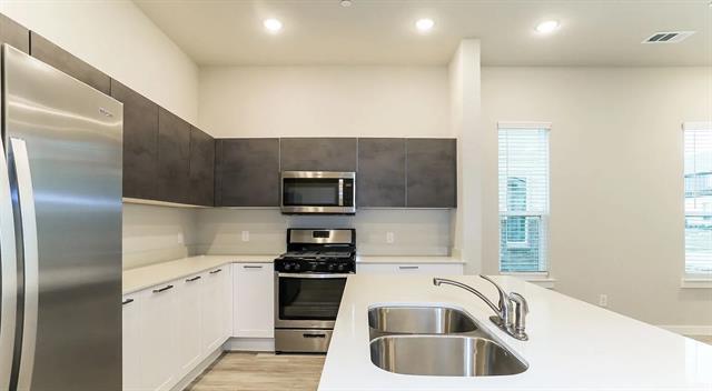 Foto del edificio - 1232 Pebblebrook Dr