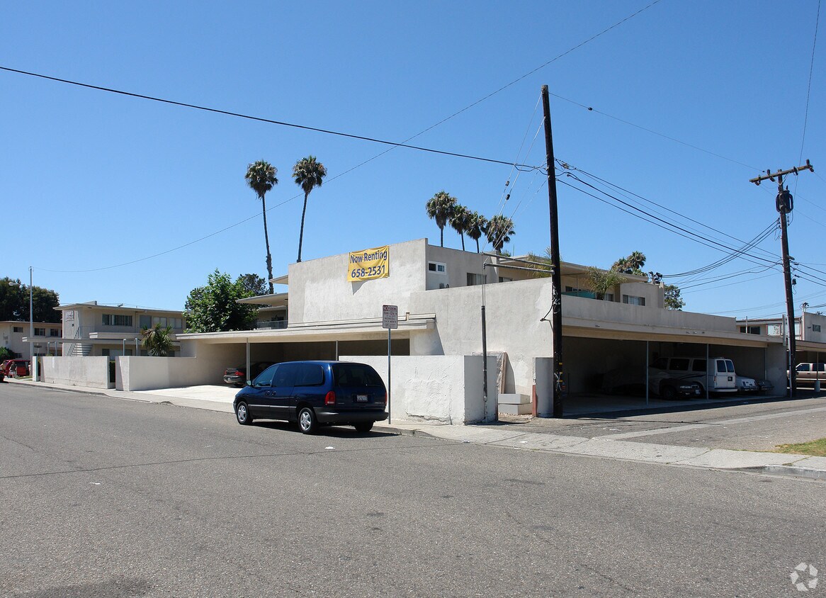 Building Photo - 1301 Edgewood Way