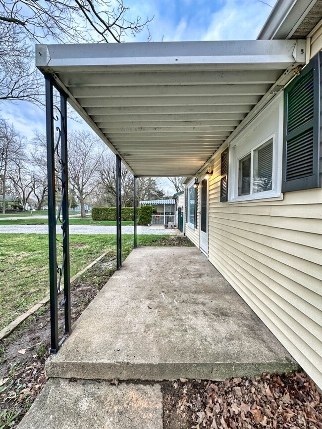 Building Photo - 3 bed 1 bath located on the East Side