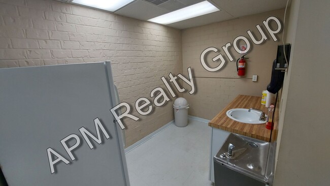 Building Photo - Private office space with move in special!