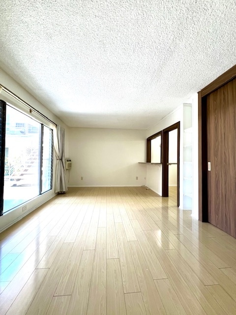 Building Photo - 1152 N Poinsettia Pl