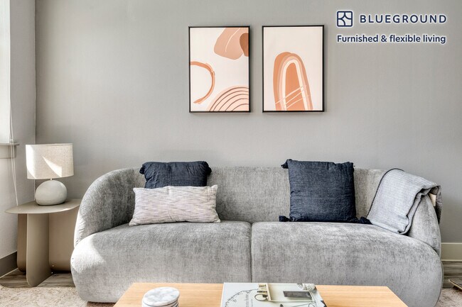 Foto del edificio - 6107 E Riverside Dr