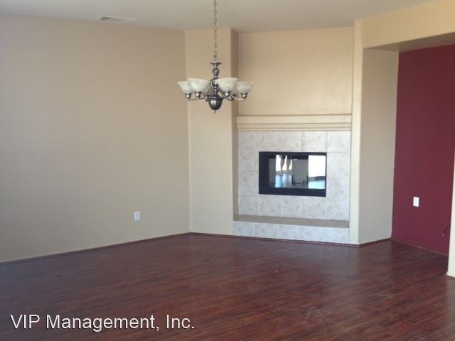 Building Photo - 6 br, 2 bath House - 14547 Clydesdale St.