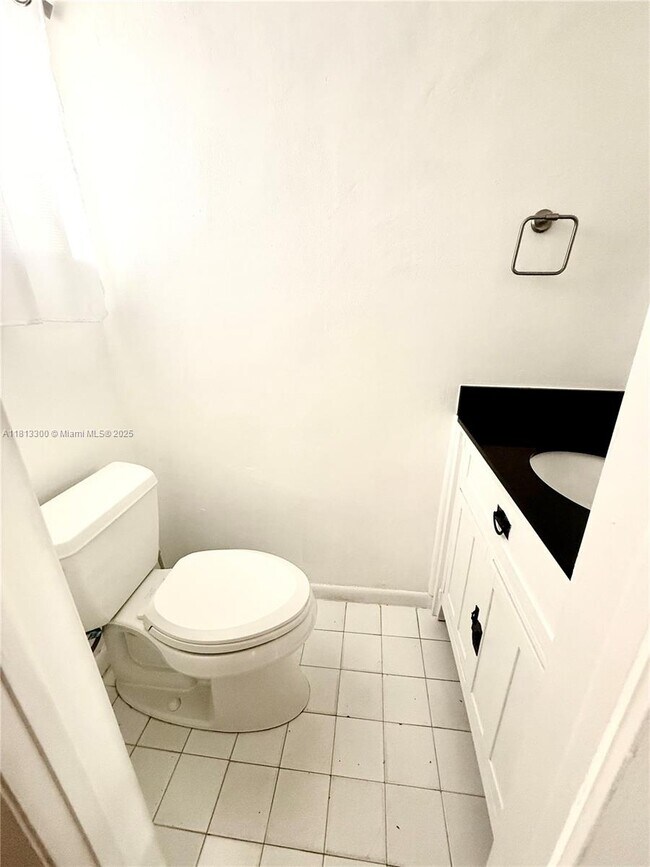 Foto del edificio - 1100 W 35th St