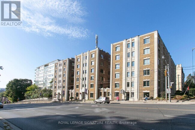 Photo du bâtiment - 396 Avenue Rd