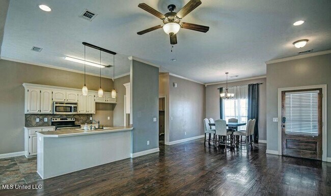 Foto del edificio - 121 Millhouse Drive