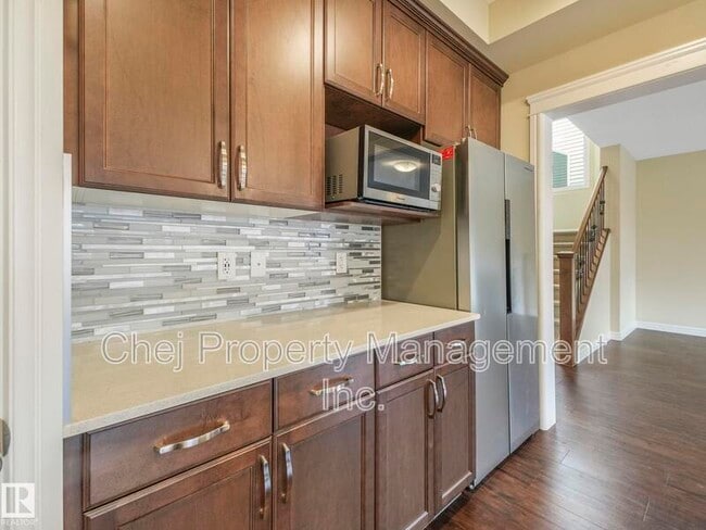 Photo du bâtiment - 1427-1161 161 St SW