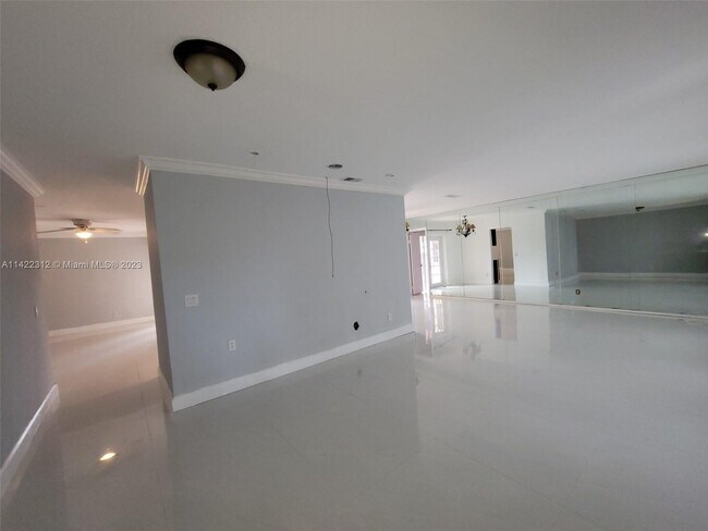 Foto del edificio - 1240 N 74th Terrace