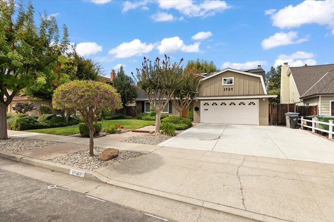 Building Photo - 1747 Harte Dr