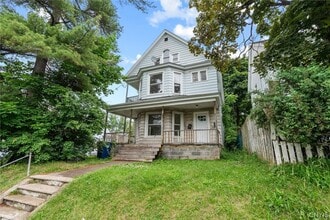 Building Photo - 712 Oak St