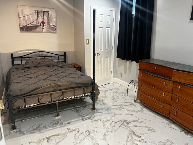 Foto del edificio - 390 Cedar Hill Rd