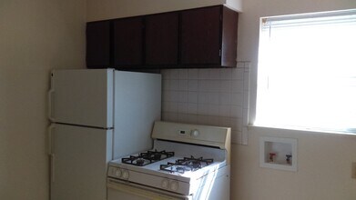 Building Photo - 2100 Meadowvale Ct