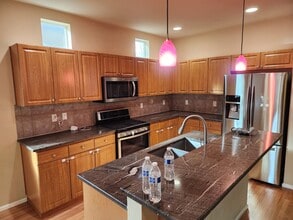 Building Photo - 2441 NE Ivy Way