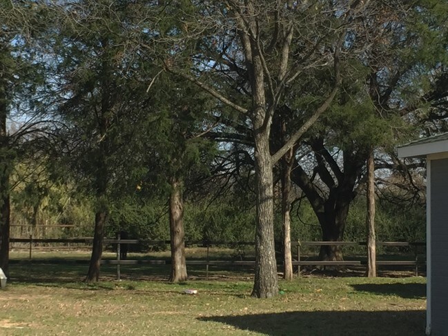 Building Photo - 1401 Mockingbird Ln