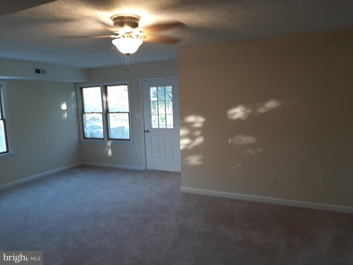 811 Berryville Ave Unit 3, Winchester, VA 22601 Room for Rent in