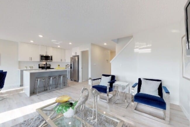 Building Photo - 6407-6177 177 Ave