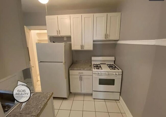 Building Photo - East Albany Park Apts for Rent!
