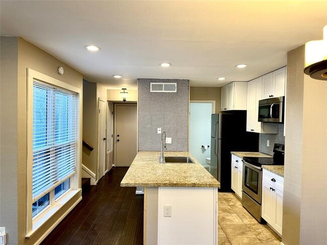 Building Photo - 3200 S Gessner Rd