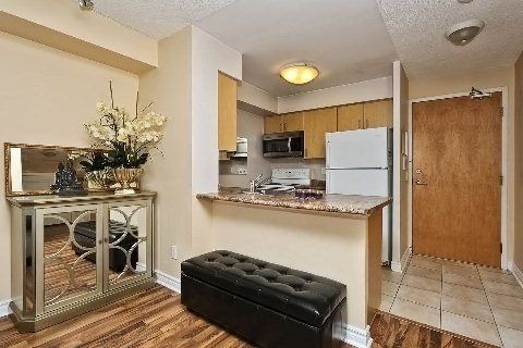 Photo du bâtiment - 4968-4968 Yonge St