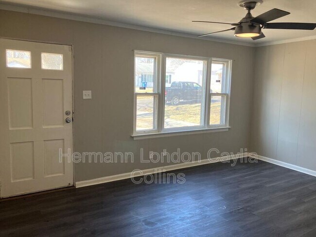 Foto del edificio - 9850 Dennis Dr