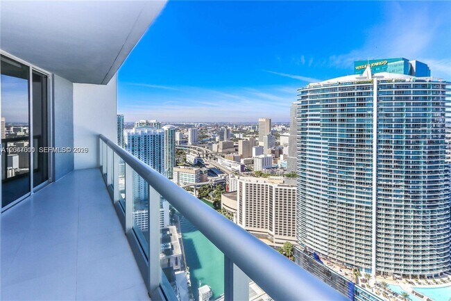 Foto del edificio - 475 Brickell Ave