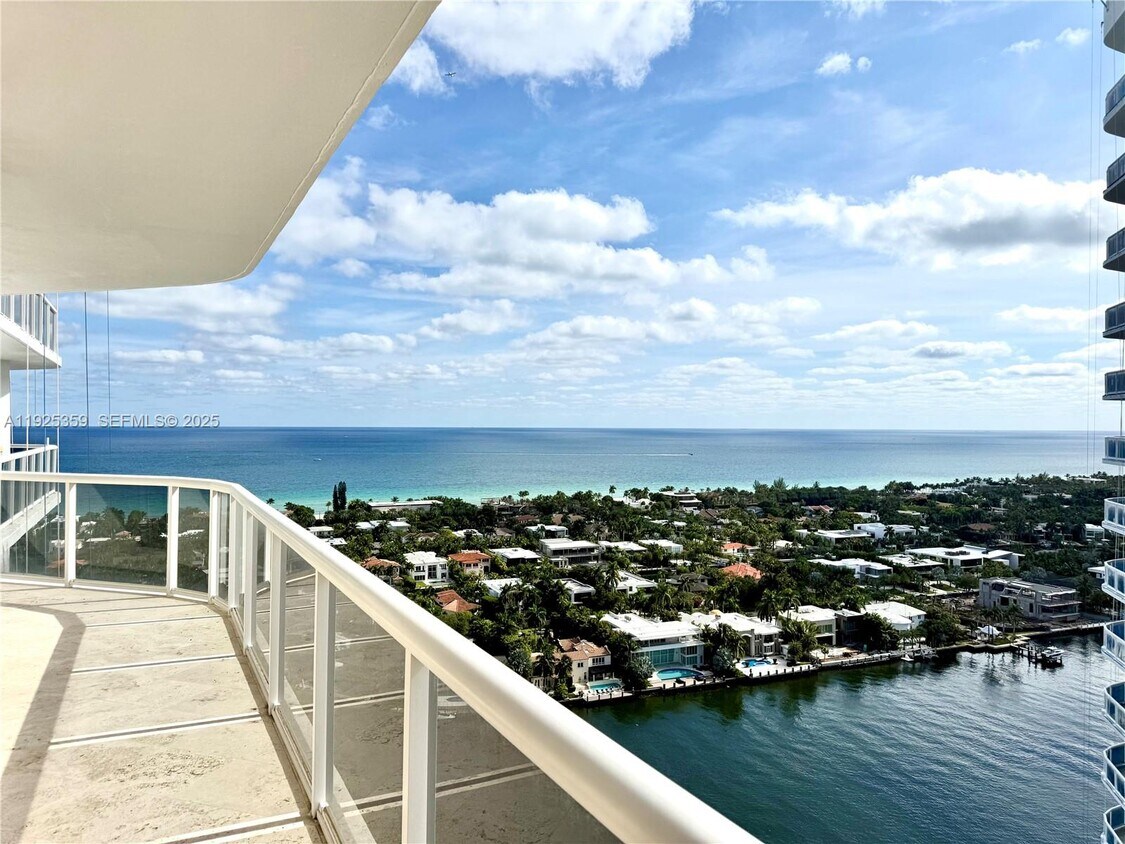 Primary Photo - 3801 NE 207th St