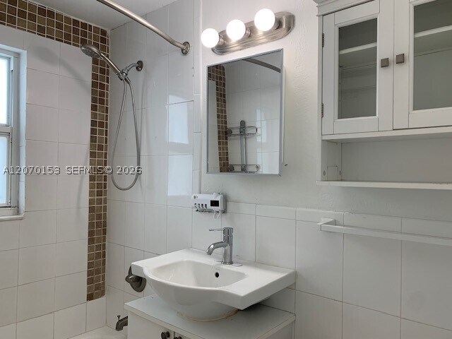 Foto del edificio - 7207 Bay Dr E