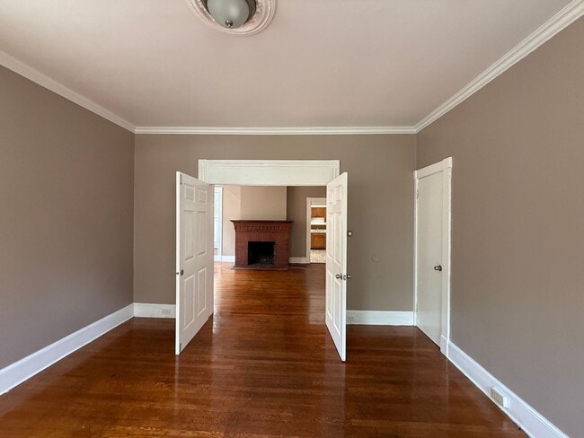 Building Photo - 870 Elm St