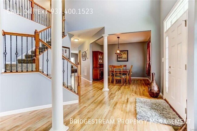Building Photo - Luxury Living in Bellbrook